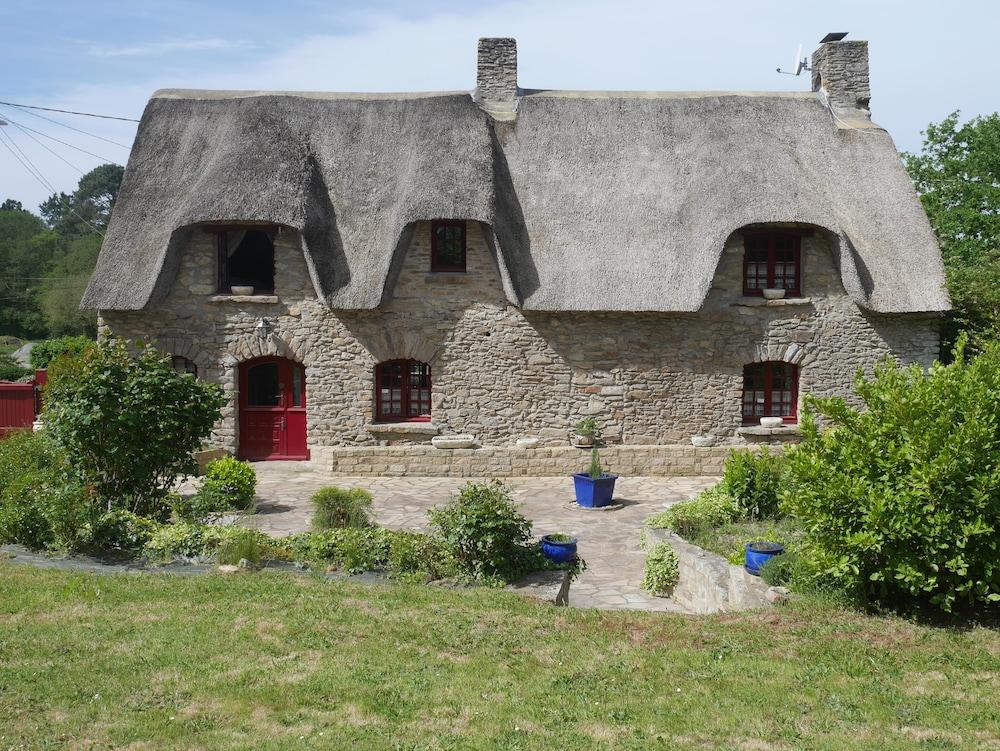 Pet Friendly Cottage With Thatch Roof