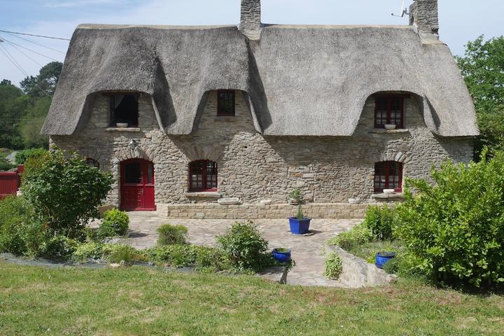 Pet Friendly Cottage With Thatch Roof