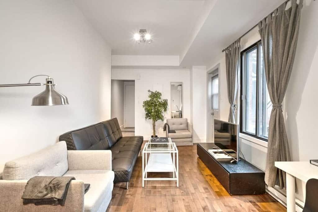 Pet Friendly Ultra-Modern 1BR with Big Rooftop