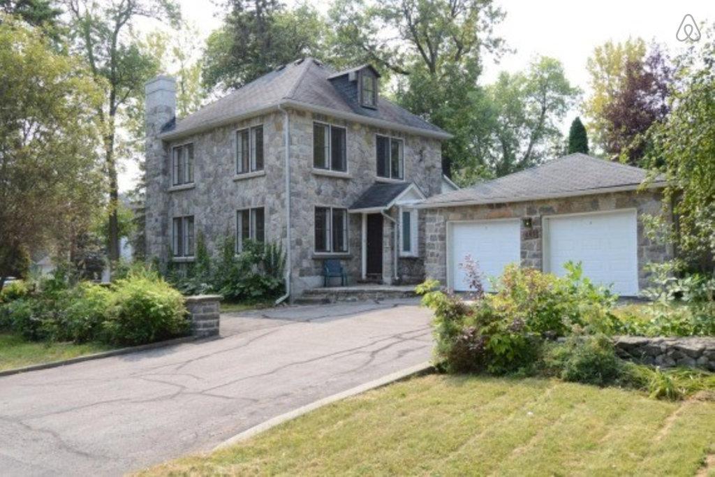 Beaconsfield Airbnb Rentals Pet Policy