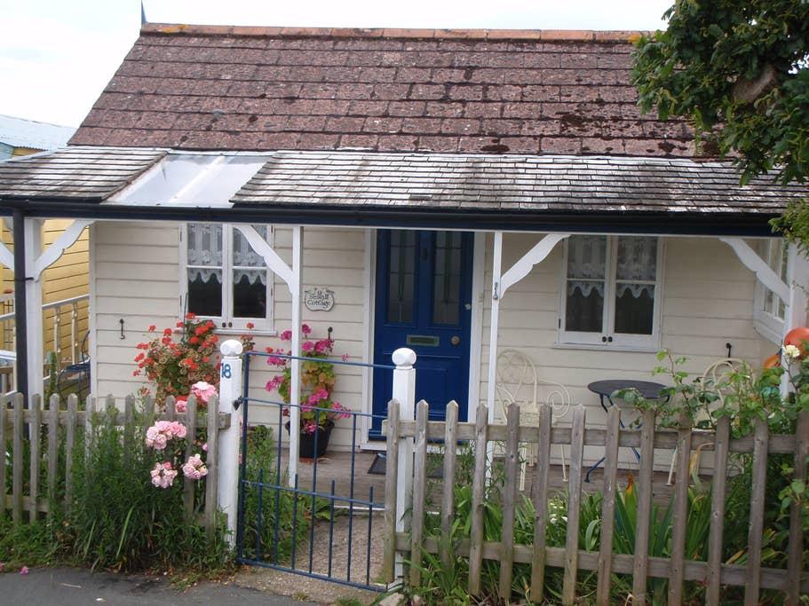 Pet Friendly Cowes Airbnb Rentals