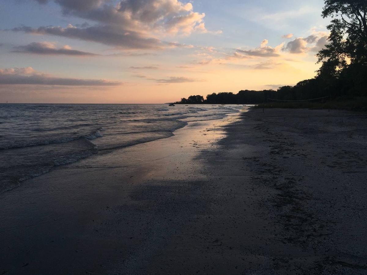 Beautiful Beach House on Lake Erie Pet Policy