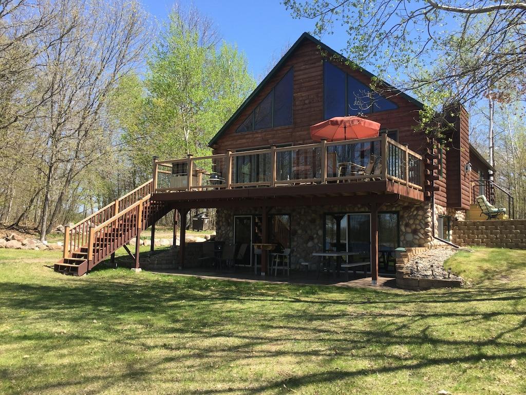 Pet Friendly Year-Round Lake Home on Secluded Lot