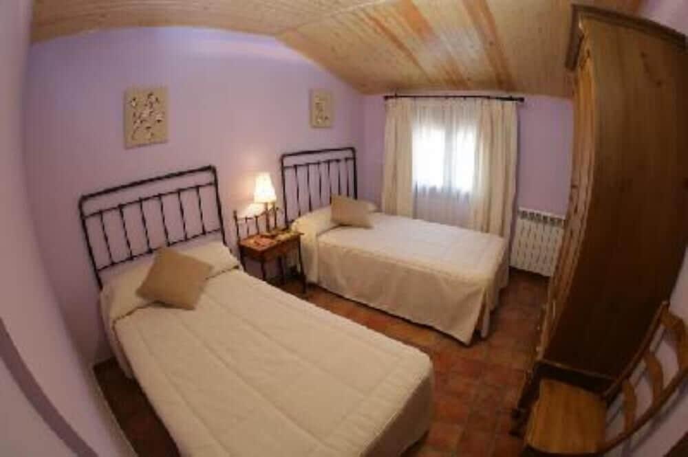 Pet Friendly Asque-Colungo Apartment in Farmhouse