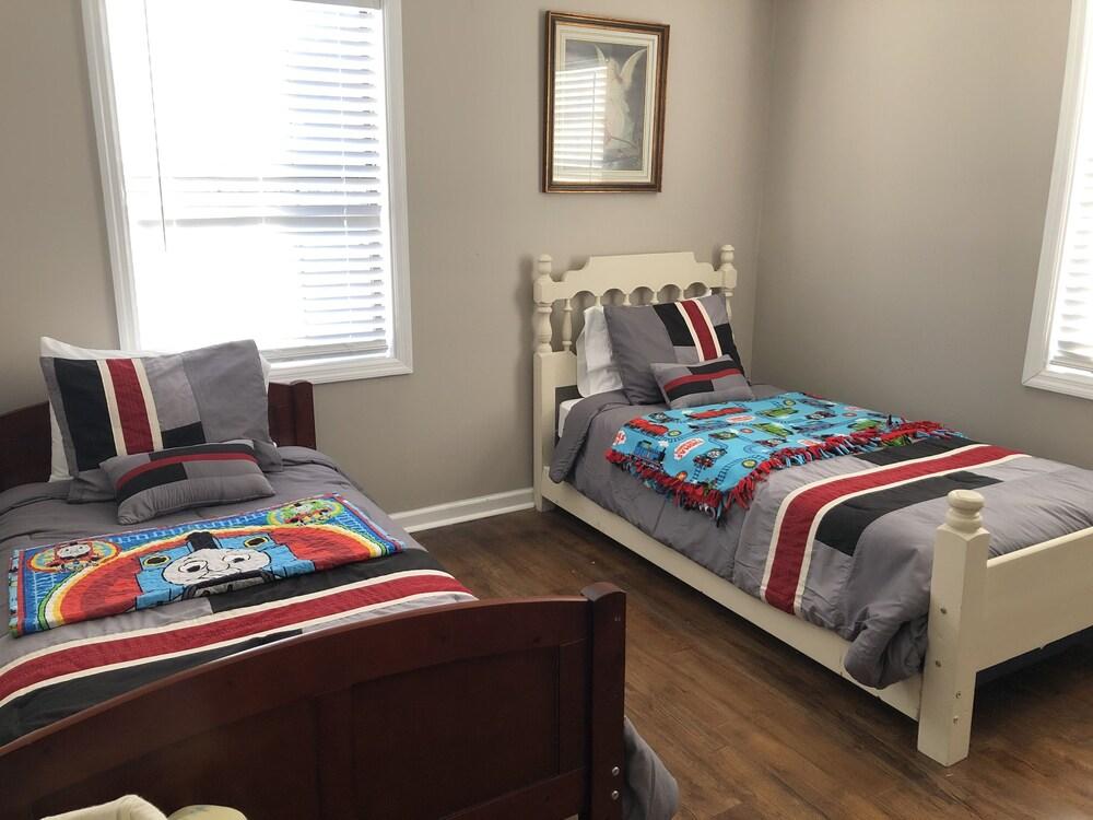 Modern Farm House Near Callaway Gardens Pet Policy