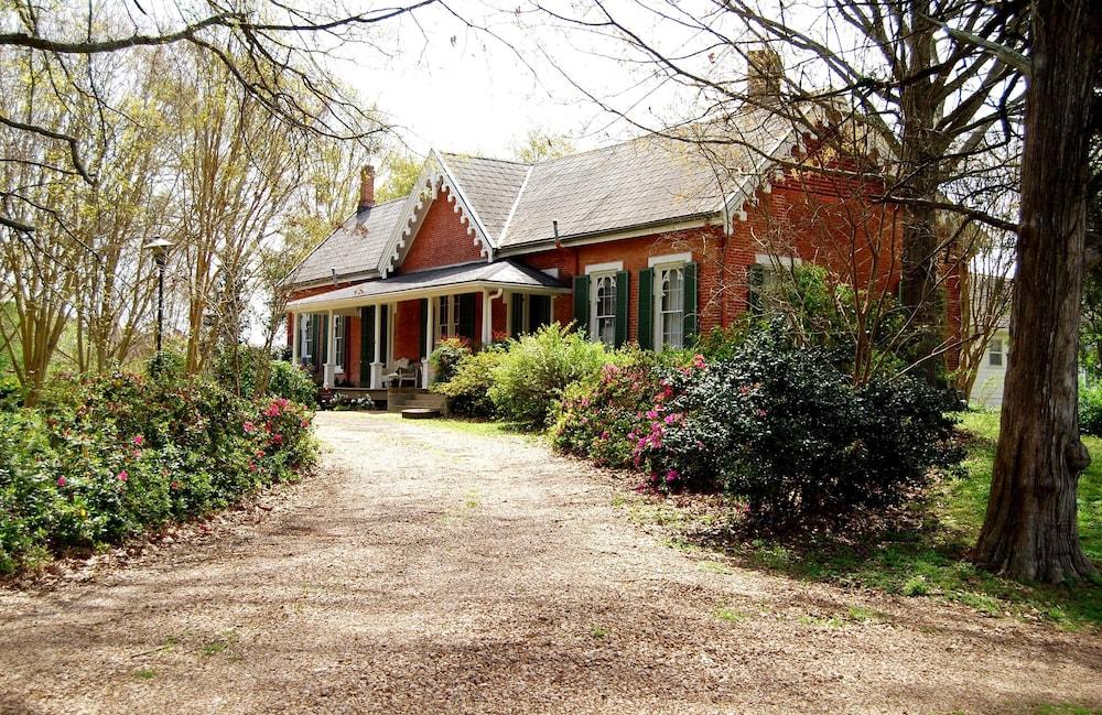 Pet Friendly Glenfield Plantation Bed and Breakfast