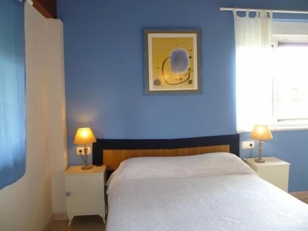 Pet Friendly Self Catering Llosa for 10 People