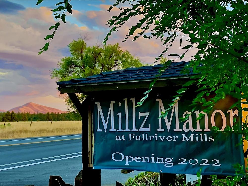 Pet Friendly Millz Manor at Fall River Millz