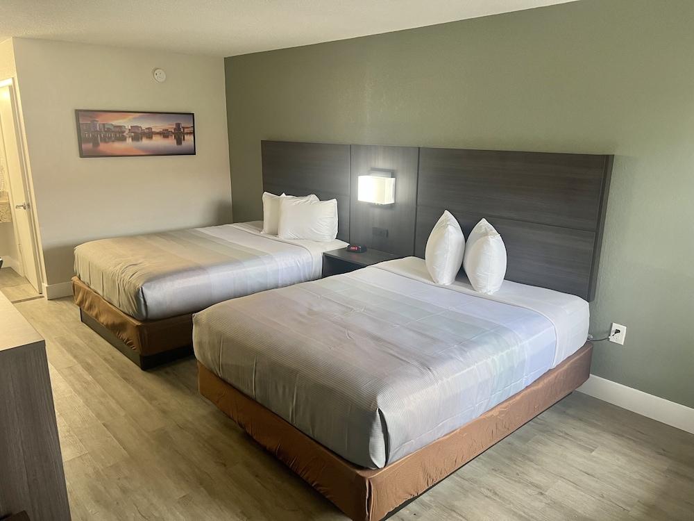 Days Inn & Suites Orlando UCF Research Park Pet Policy