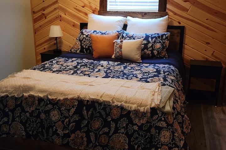 Pet Friendly The Whitetail Cabin