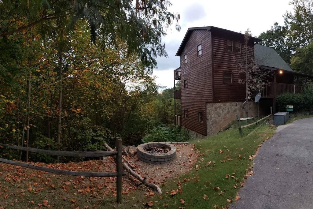 4BR Sevierville Cabin With Amazing Views Pet Policy