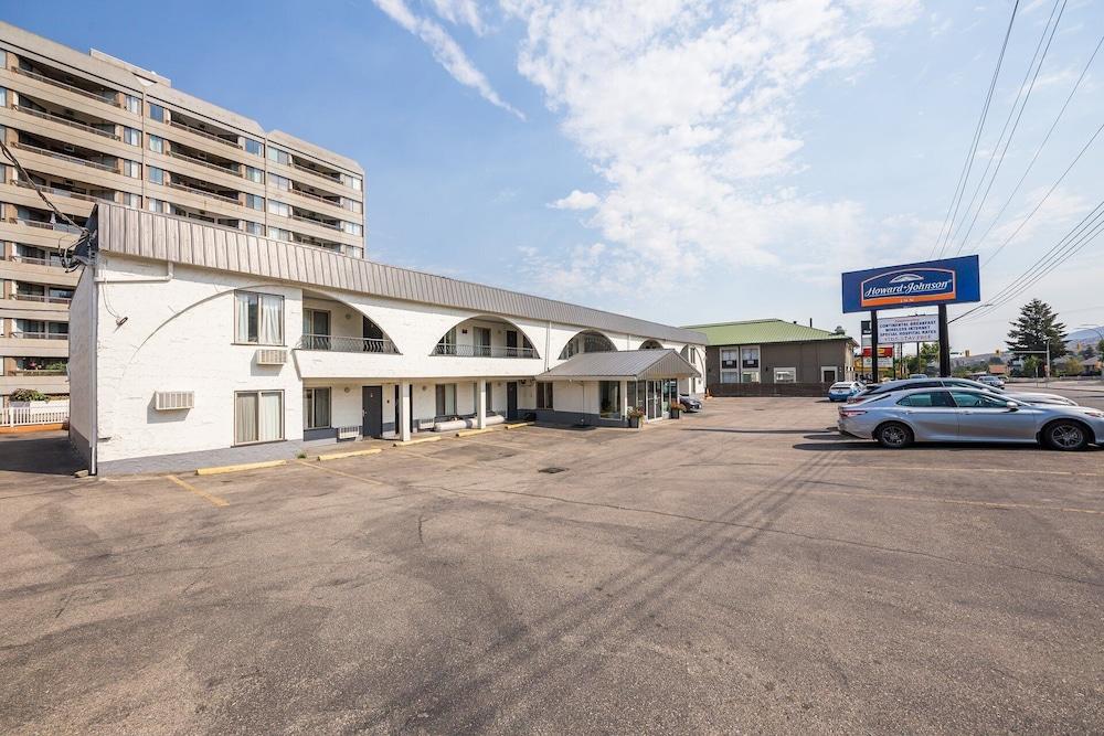 Howard Johnson by Wyndham Downtown Kamloops Pet Policy