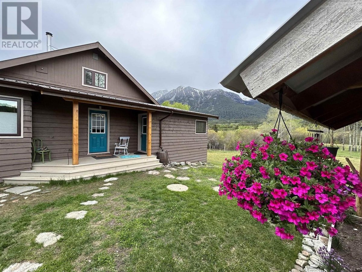 Picture of a pet-friendly airbnb in Chilko Lake, BC.