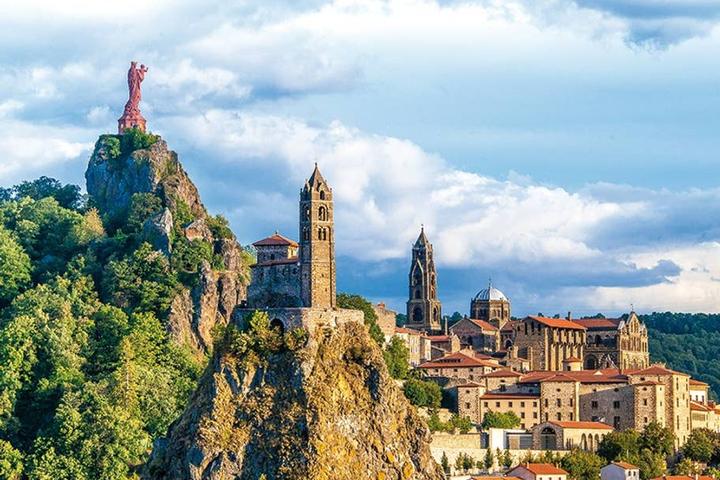 Pet Friendly Le Puy en Velay Airbnb Rentals