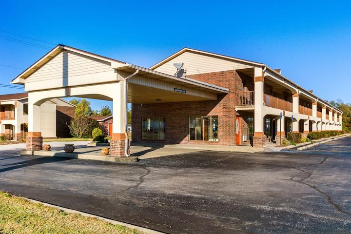 Pet Friendly Red Roof Inn Vincennes