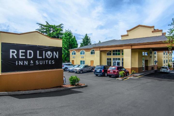 Pet Friendly Red Lion Inn & Suites Des Moines