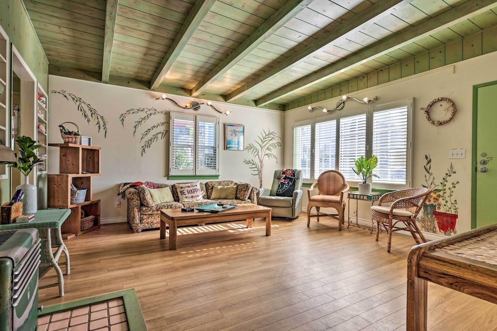 Colorful Oxnard Getaway Walk to the Beach Pet Policy