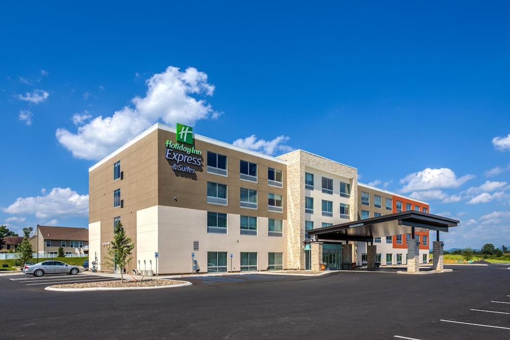 Pet Friendly Holiday Inn Express & Suites Reedsville - State Coll Area