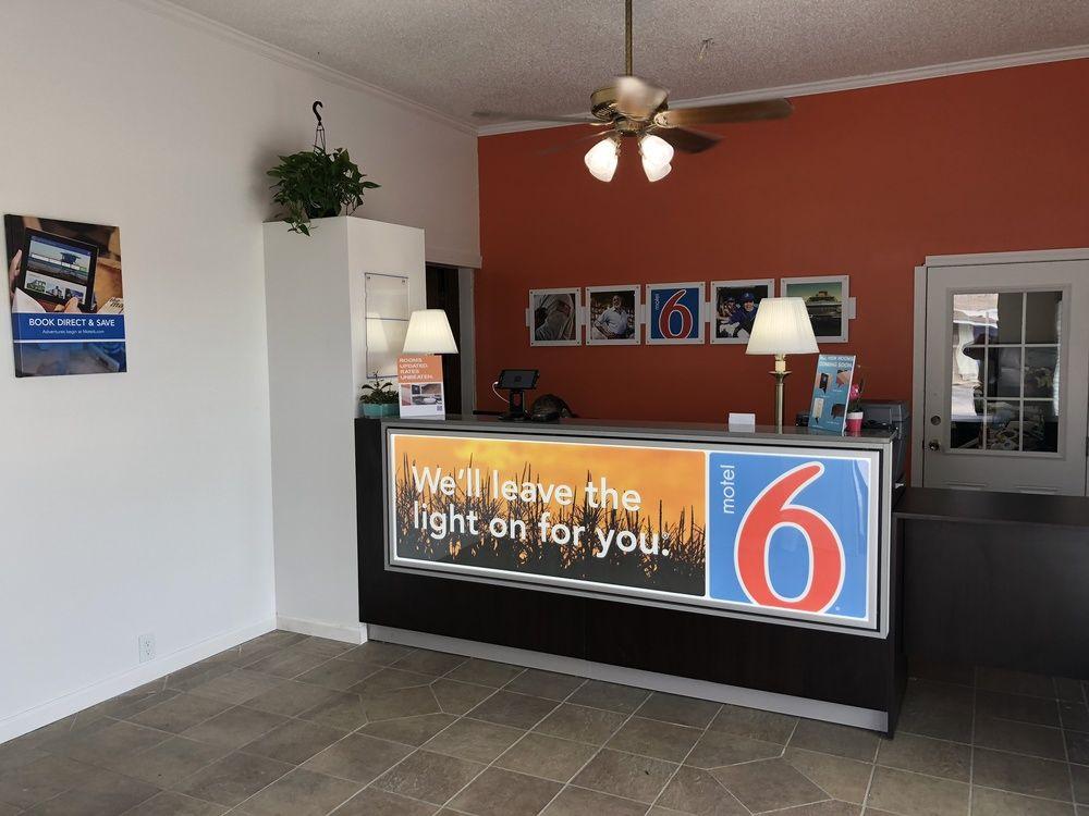 Motel 6 Sullivan Pet Policy