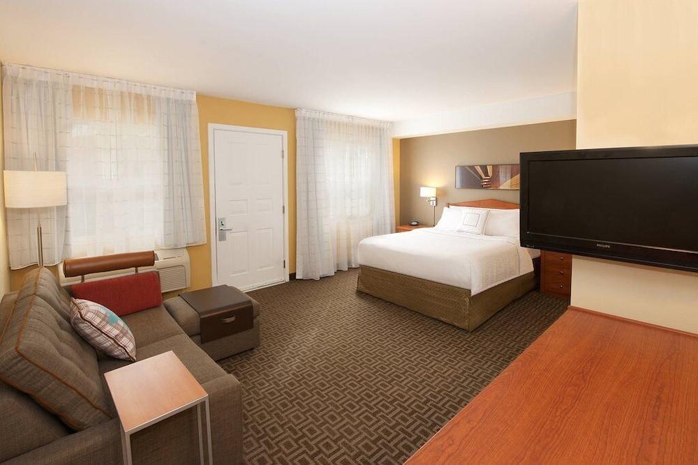 Pet Friendly Towneplace Suites by Marriott Seattle Southcenter