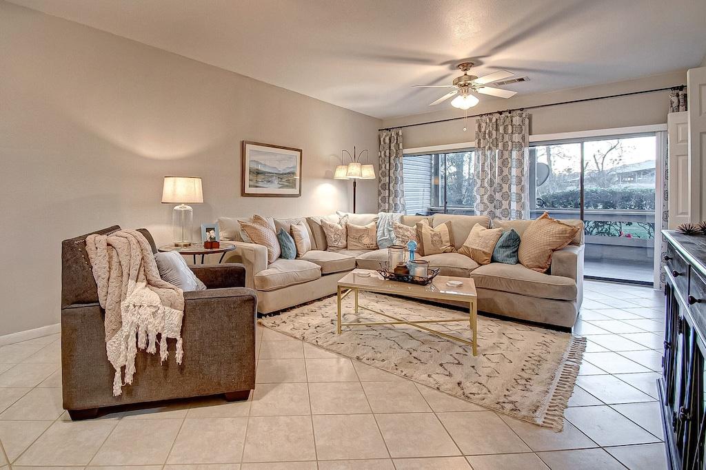 Pet Friendly 2BR 1st Floor Condo on Lake Conroe Near Clubhouse