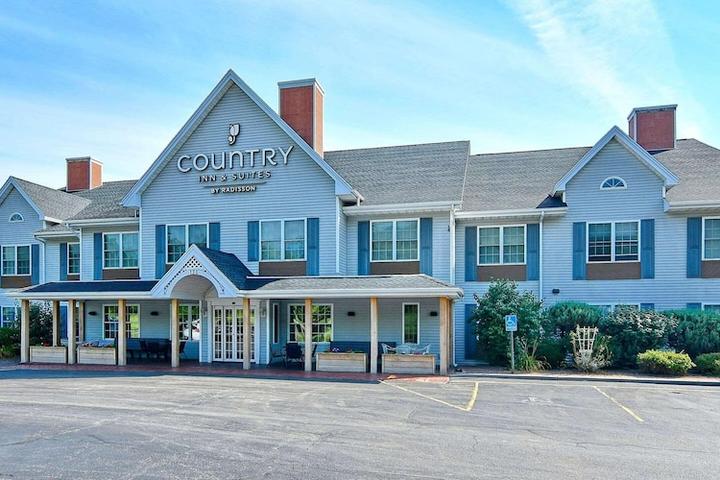 Pet Friendly Country Inn & Suites by Radisson Mount Morris NY