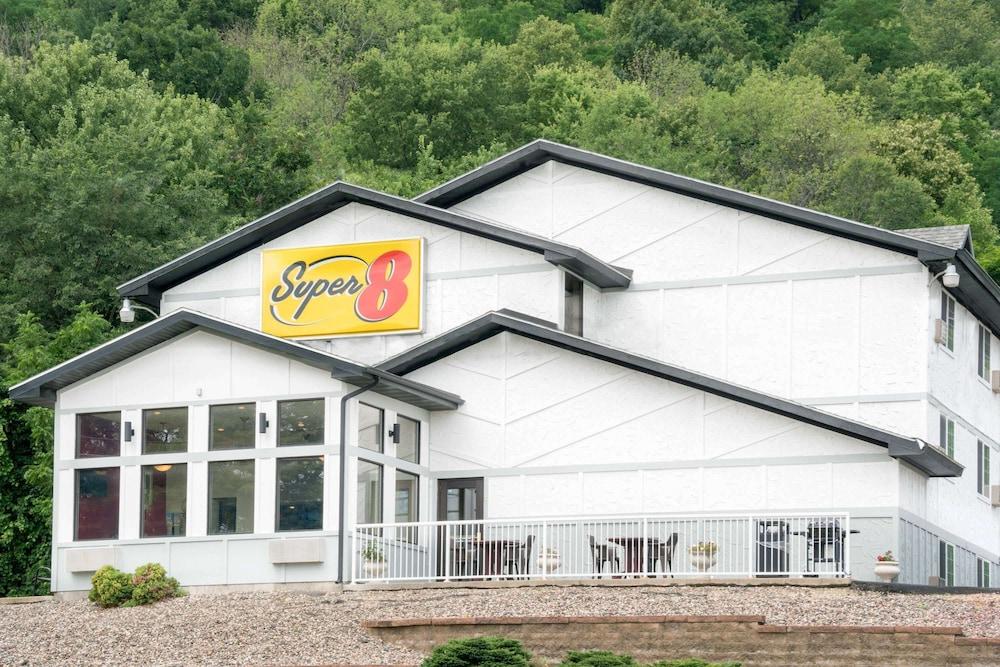 Super 8 by Wyndham Winona MN Pet Policy