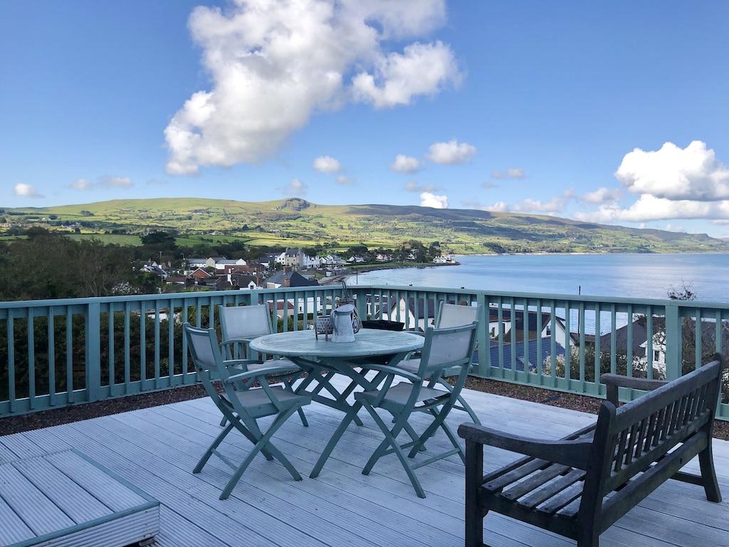 Pet Friendly Stunning 3BR Cottage with Incredible Seaview