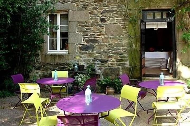 Pet Friendly Hotel Kastell Dinec'h