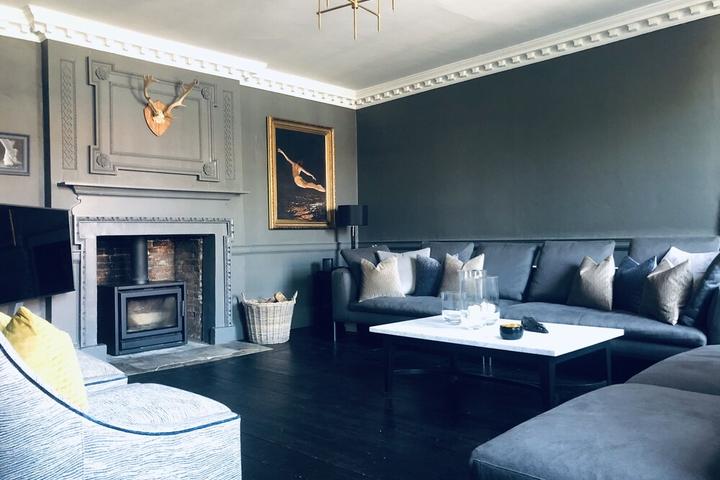 Pet Friendly Stunning Oakleigh House for Special Gatherings