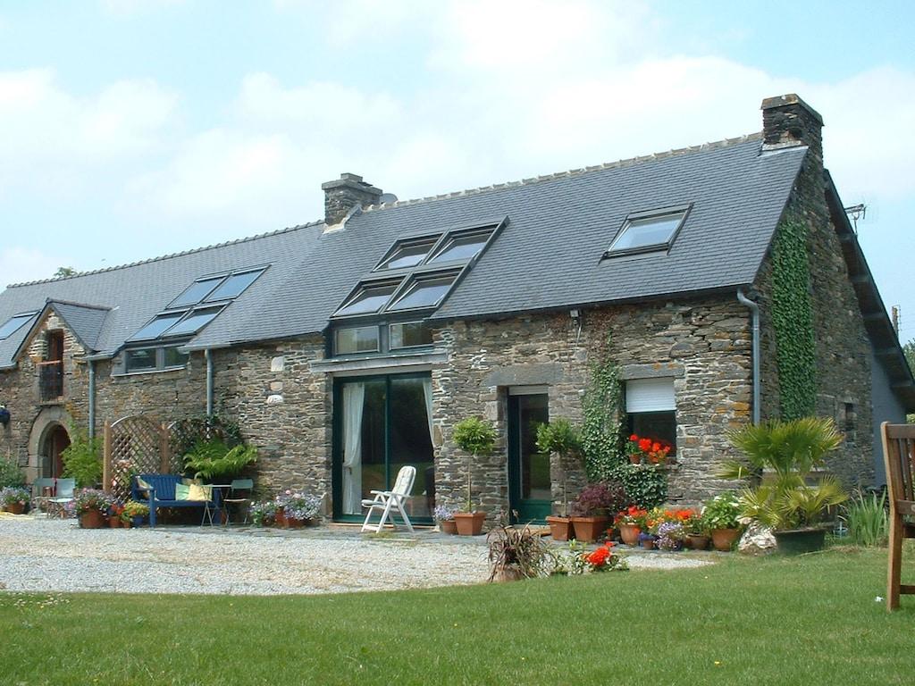 Pet Friendly Beautiful Holiday Cottage in Centre of Brittany