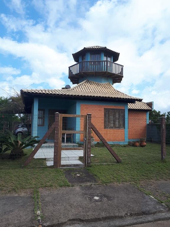Pet Friendly 2BR House One Block from the Sea