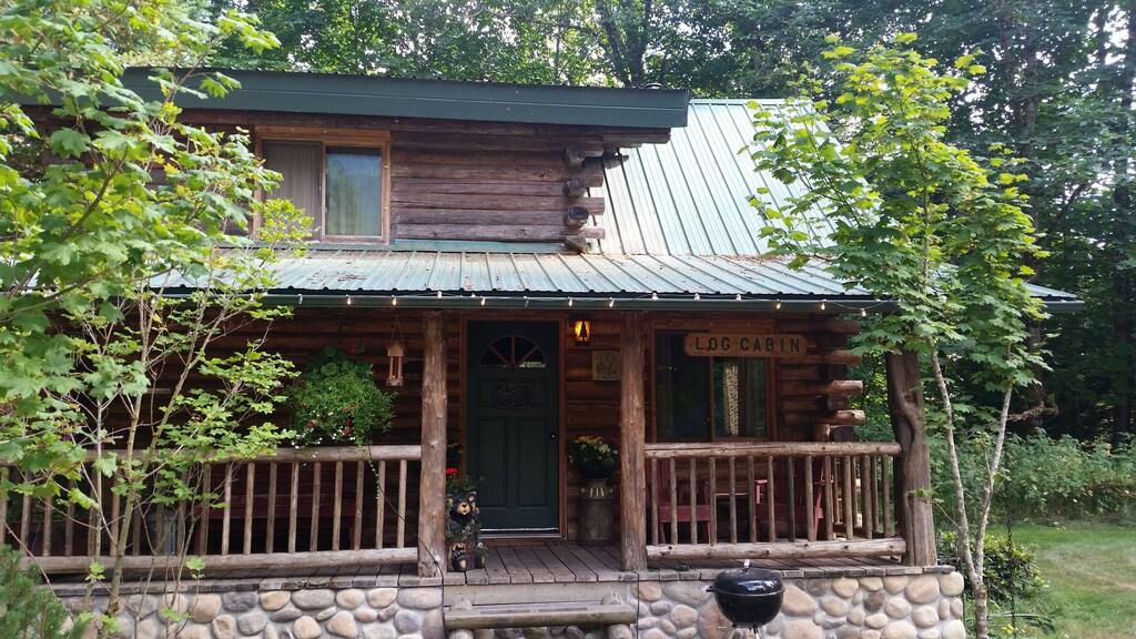 1BR Log Cabin in Packwood Pet Policy