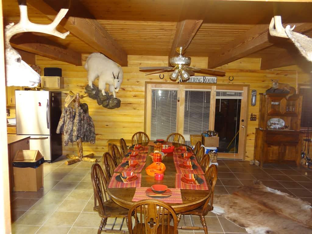 Pet Friendly Rustic Family Retreat Lodge