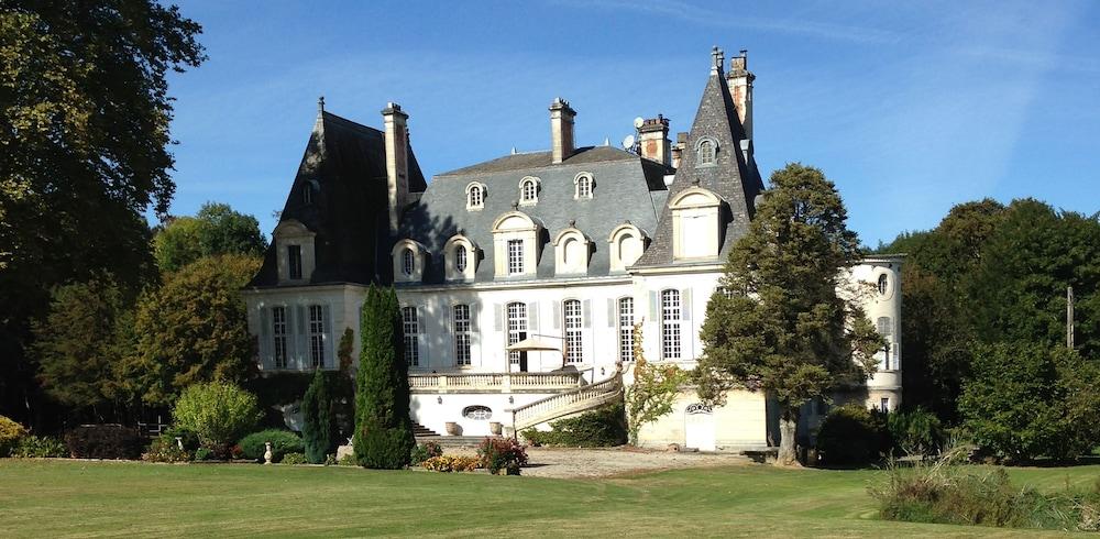 Pet Friendly Chateau du Val Larbont