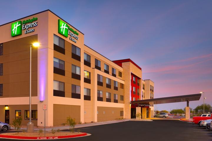 Pet Friendly Holiday Inn Express & Suites Phoenix West - Buckeye an IHG Hotel