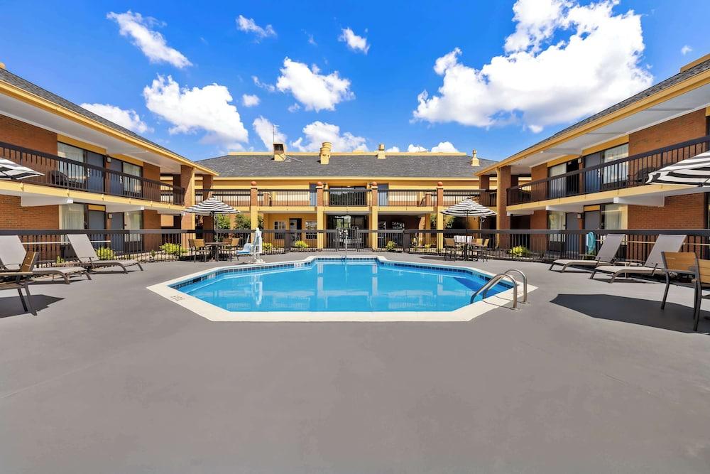 Pet Friendly Best Western Fayetteville Inn