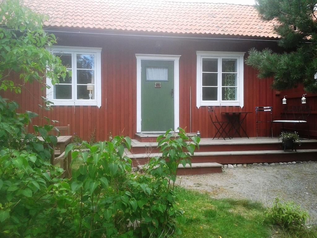 Pet Friendly Lakeside Cottage with Garden