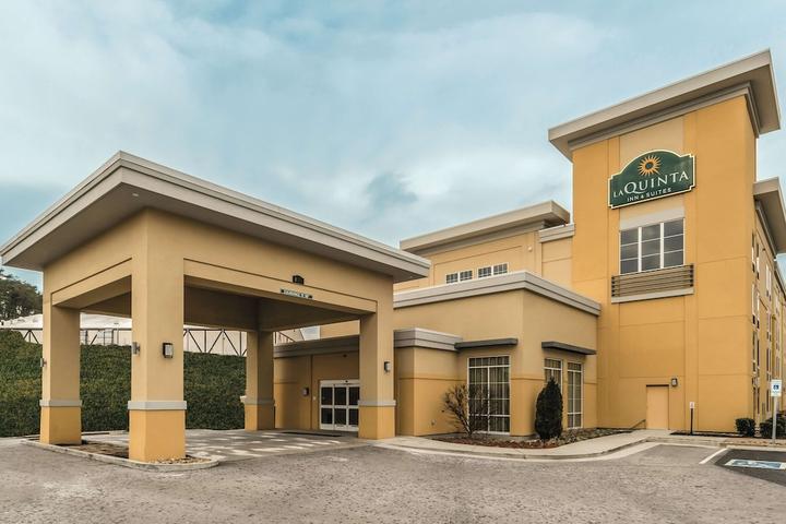 Pet Friendly La Quinta by Wyndham Knoxville Central Papermill
