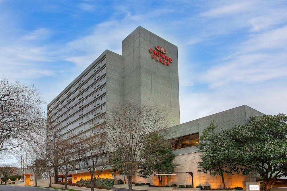 Pet Friendly Crowne Plaza Hotel Knoxville Downtown University an IHG Hotel