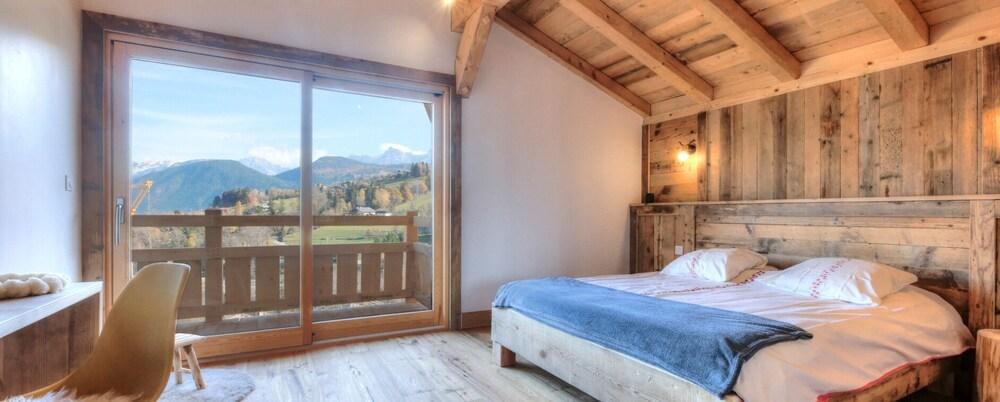 Pet Friendly Mont Blanc View Chalet with Outdoor Jacuzzi