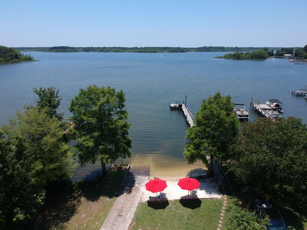 5 Bedroom Home on Lake Marion Pet Policy