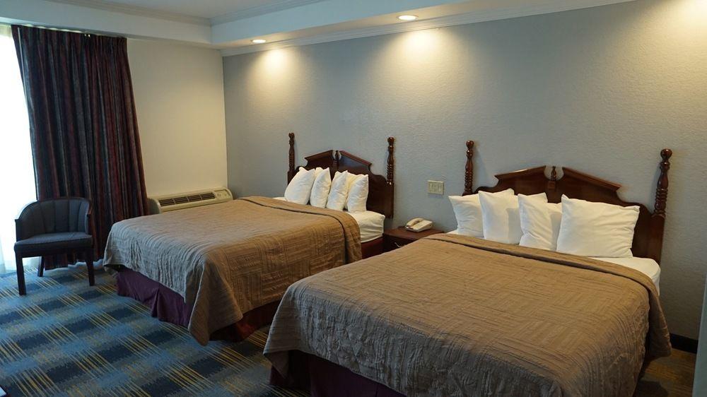 Riverview Inn & Suites Pet Policy