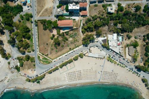 Pet Friendly Elegant Beach Hotel - Former Hotel Tsolaridis