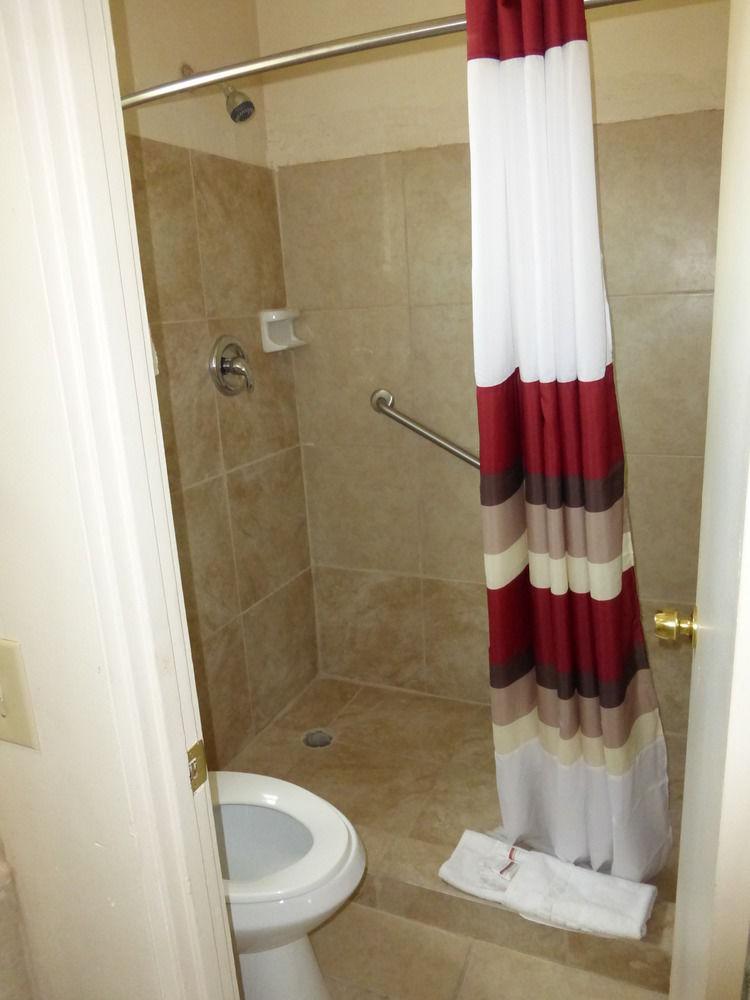 Red Roof Inn Needles Pet Policy