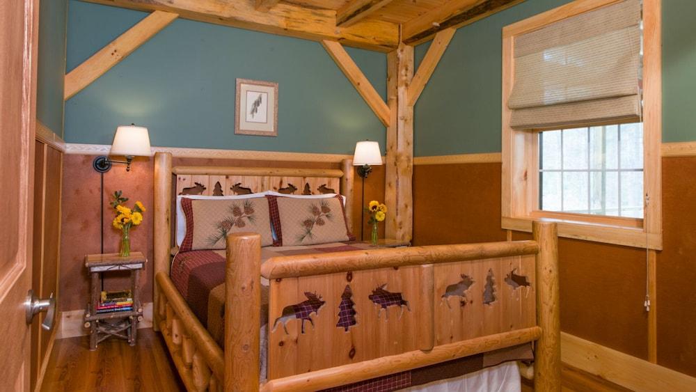 Pet Friendly Welcoming Cabin in Green Mountain National Forest