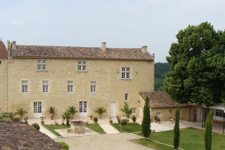 Pet Friendly Château Isabeau de Naujan