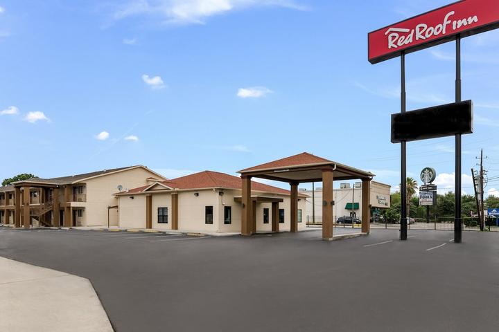 Pet Friendly Red Roof Inn Houston - Spring North