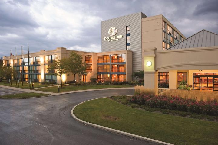 Pet Friendly DoubleTree by Hilton Chicago Arlington Heights