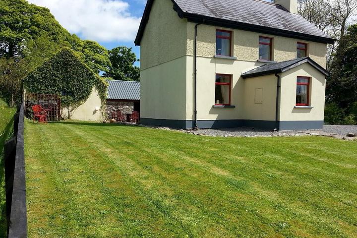 Pet Friendly 2BR Holiday House in Gurteen